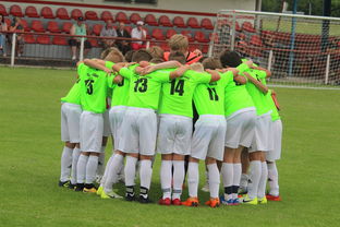 Kaiyun(中国)开云-库里赛后称赞队友团结赢下关键比赛，库里鼓励